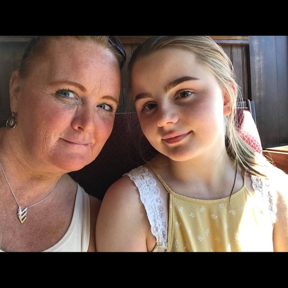 Meet your Posher, Christi - Picture 2 of 5